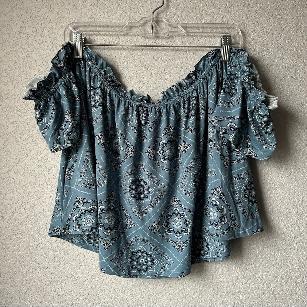 Love Spell Off-Shoulder Bandana Print Crop Top
